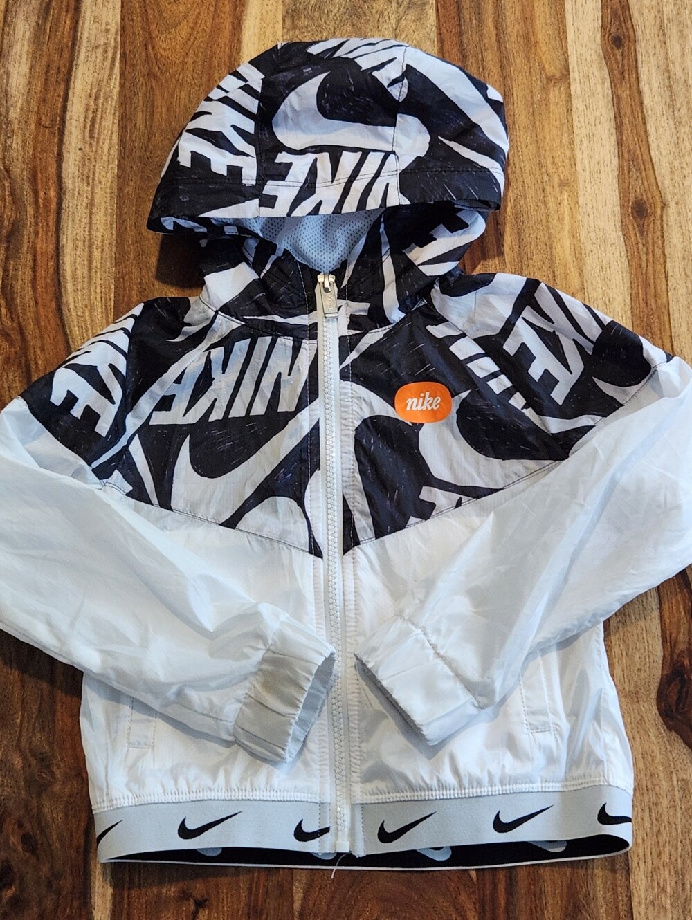 Nike White and Black Graphic Windbreaker